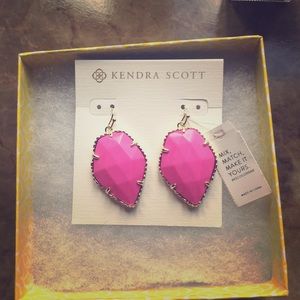 NWT Kendra Scott Magenta Corley